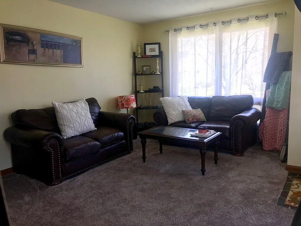 2 bed, 800 sqft, $1,300 — Photo 3