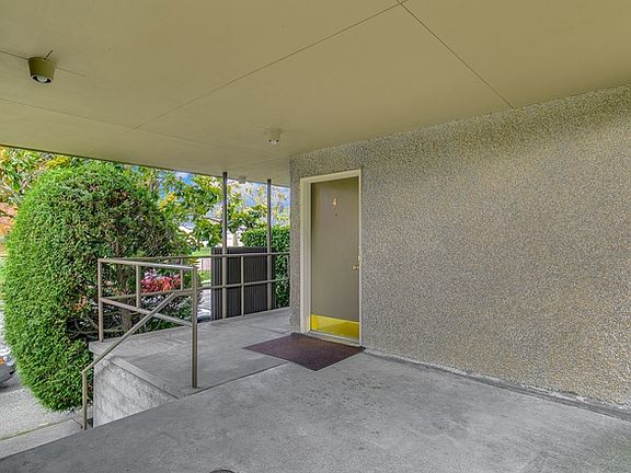 3rd image of 2506 32nd Ave W APT 4