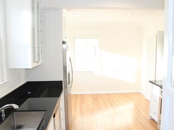 2nd image of 359 N Genesee Ave #359