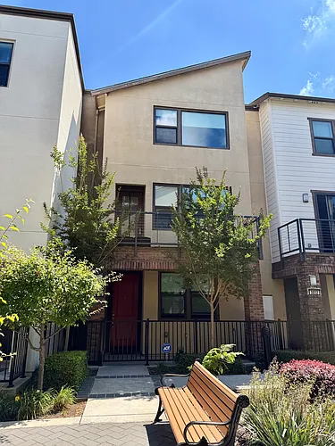 3010 Traveler St Photo 1
