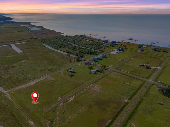 1-2 Mockingbird Ln, Anahuac, TX 77514