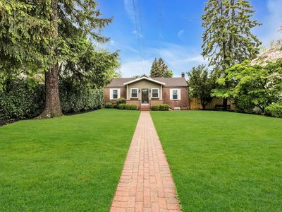 31 Johnston Street, Locust Valley, NY, 11560