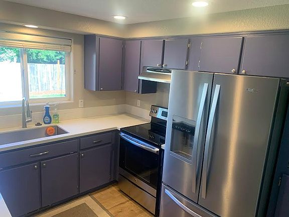 4th image of 574 SE 69th Ct