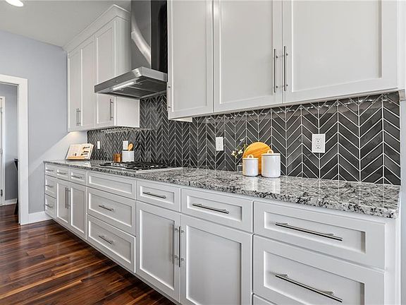 4th image of 17305 Umbra St