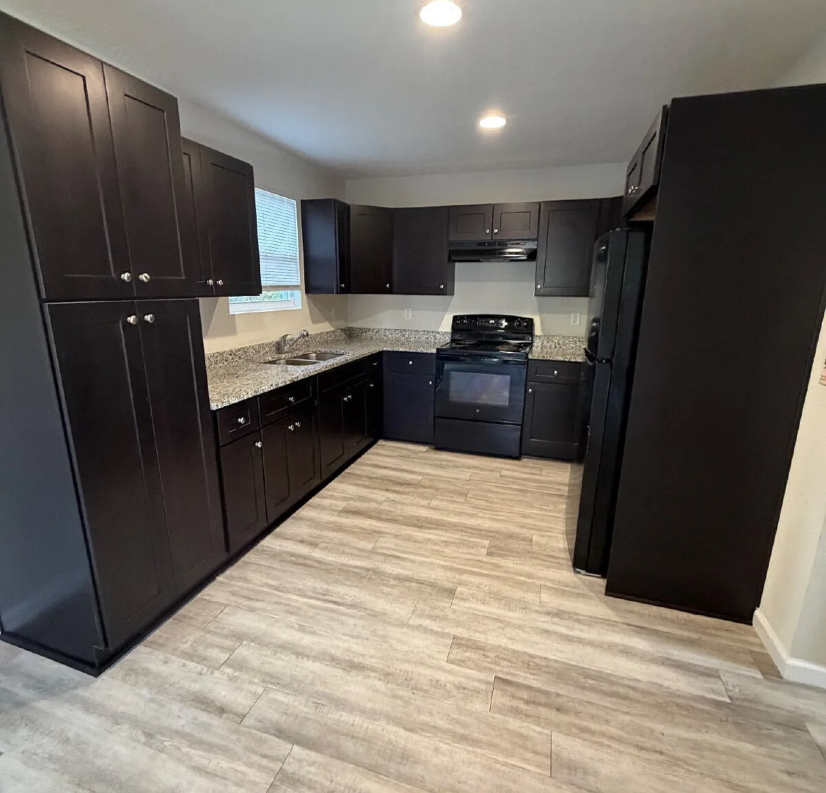 3 bed, 2.5 bath, 1193 sqft, $1,570 — Photo 2