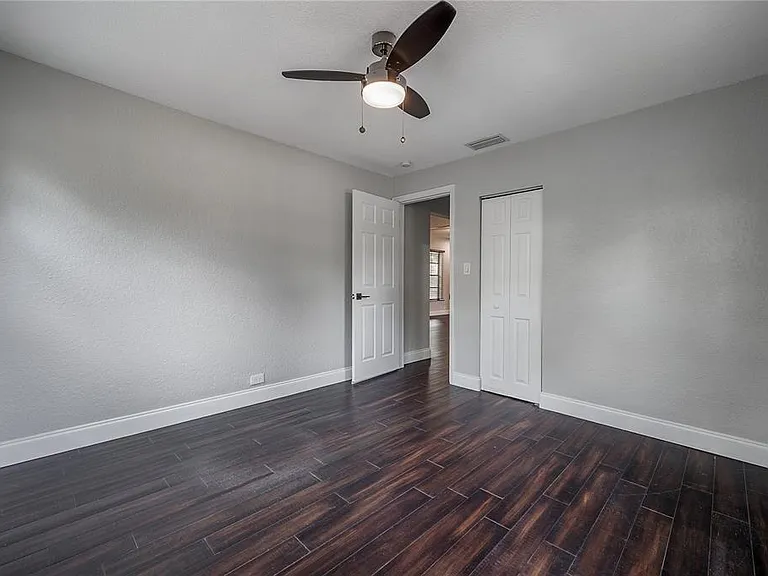 1222 E Curtis St — Photo 15