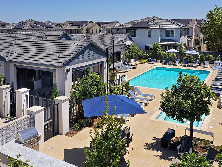 Escala at Stanford Crossing — Photo 24