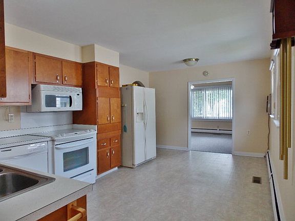 5th image of 221 Ashwood St