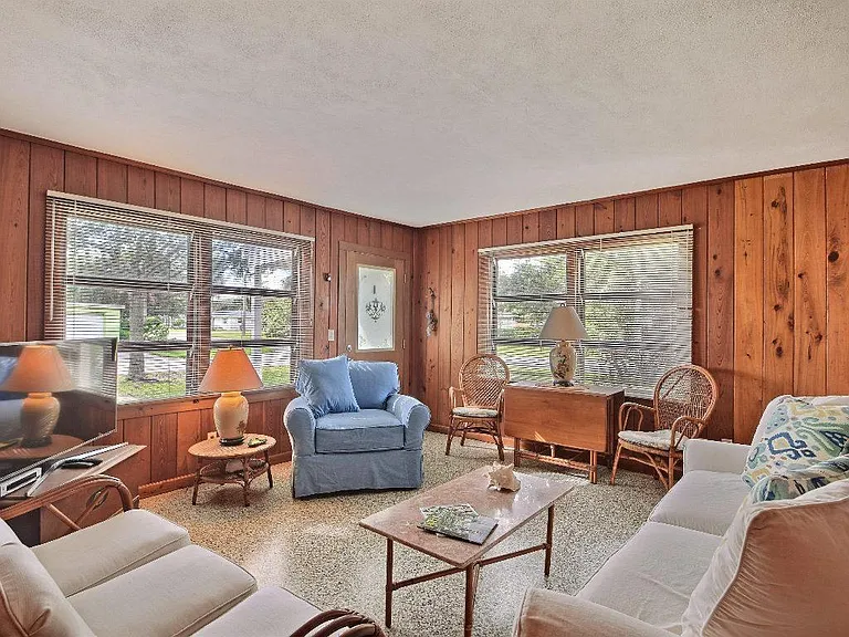 907 Ocean Pl — Photo 4