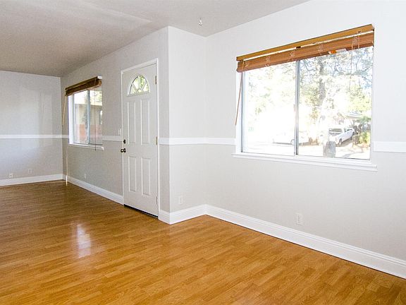 4th image of 242 Centaur Dr