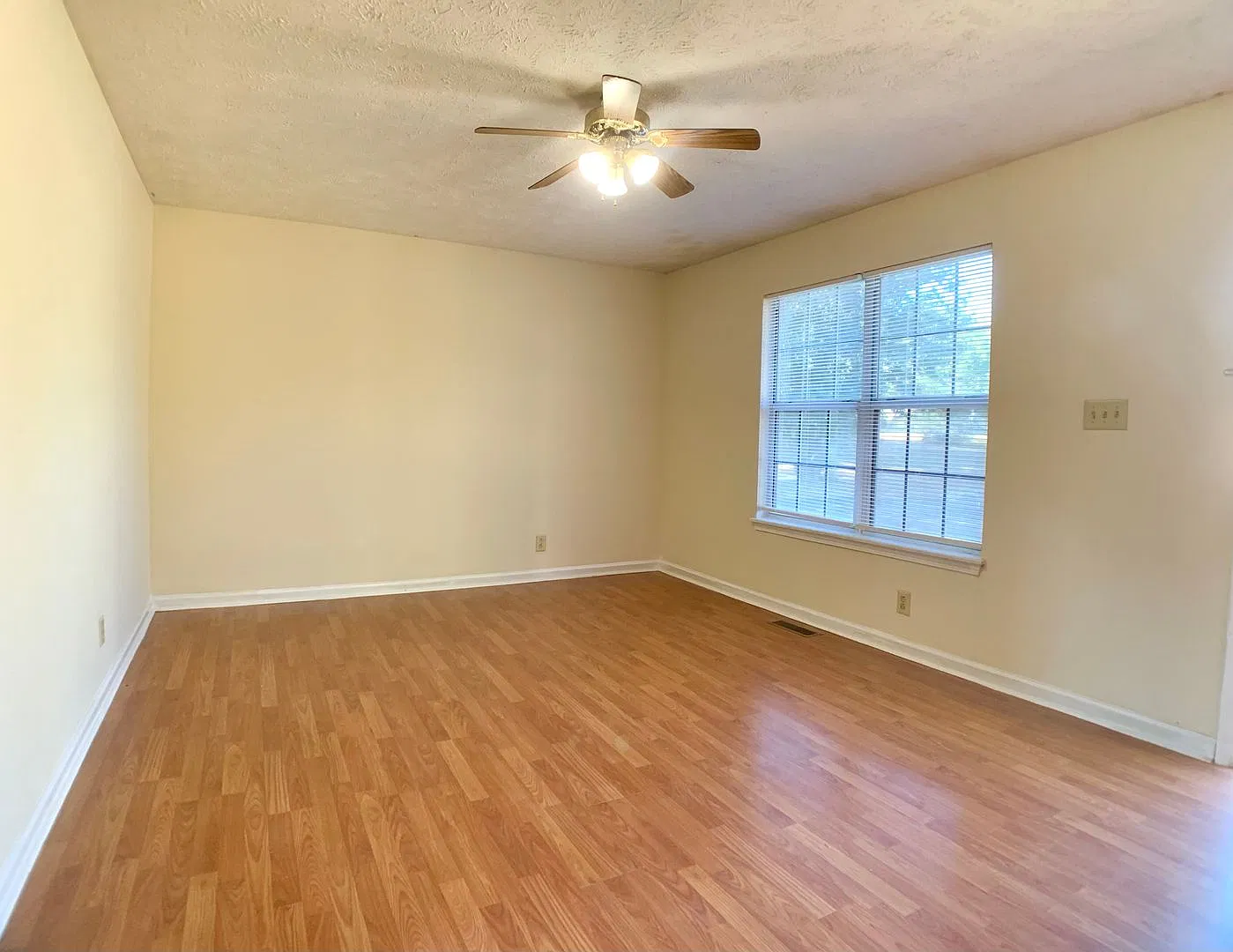 833 Washington Ave — Photo 4