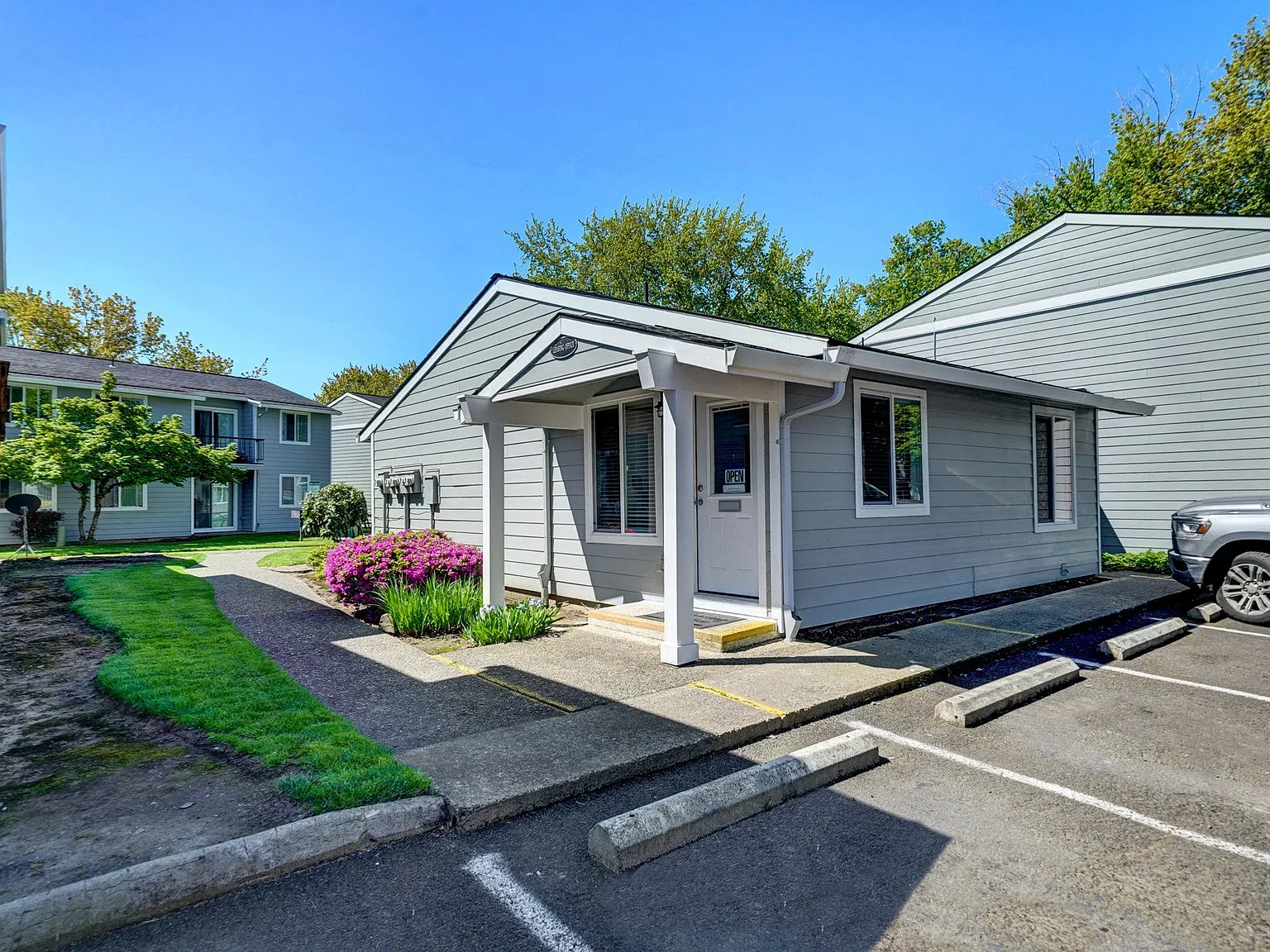 Karens Korner Apartments — Photo 1