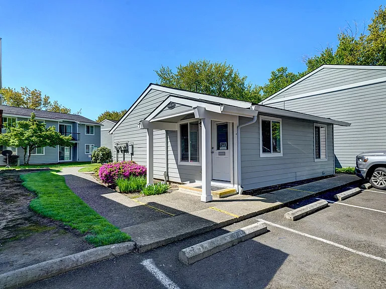 Karens Korner Apartments — Photo 1