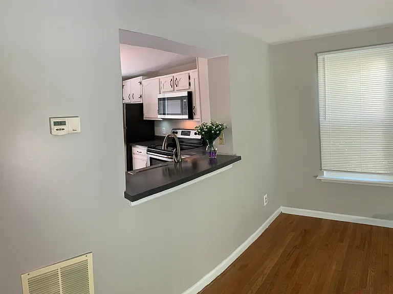 Living room pass-through bar, leading to kitchen