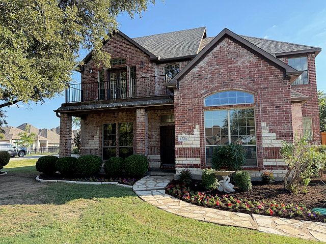 Beautiful 2-story Executive home with balcony overlooking Lake Lewisville