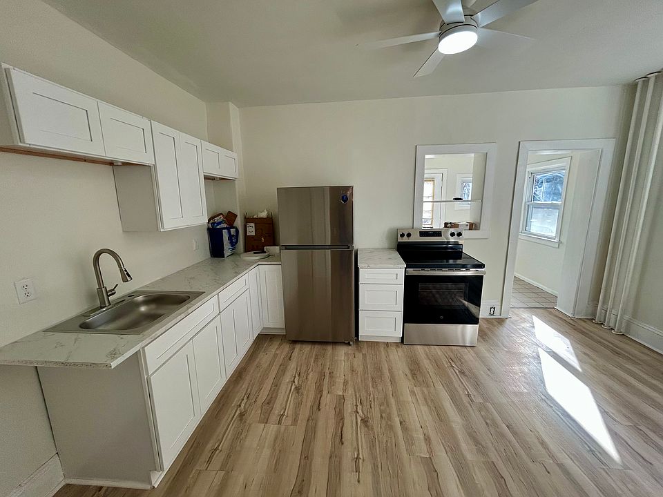 1st image of 2246 Birch St Floor 1