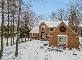 3120 Pond Rd, Leonard, MI 48367