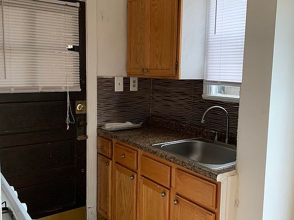4th image of 1427 W Chase Ave APT 2C