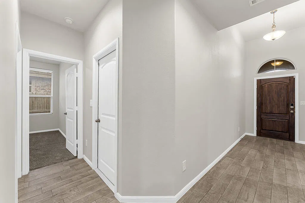 4 bed, 2.0 bath, 1601 sqft, $2,600 — Photo 3