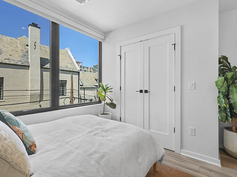2612 University Pl NW #6 — Photo 20