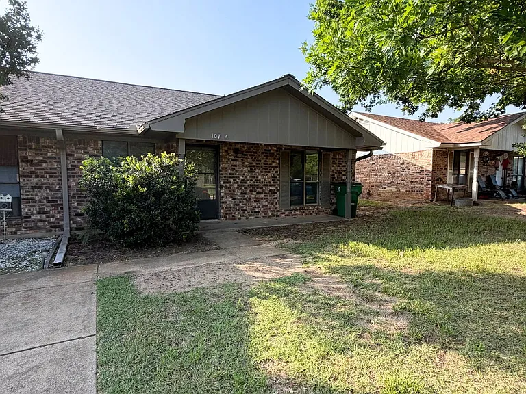 107 Willow Ln #A — Photo 1