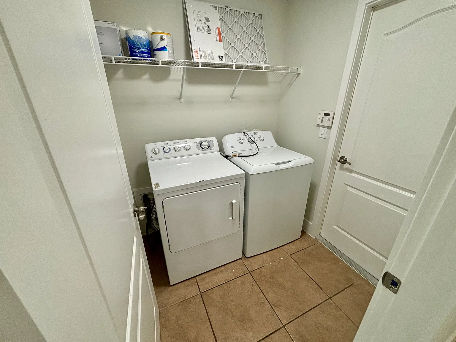 3 bed, 1400 sqft, $1,995 — Photo 4