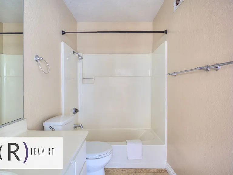 555 Azusa Ave #32 — Photo 27