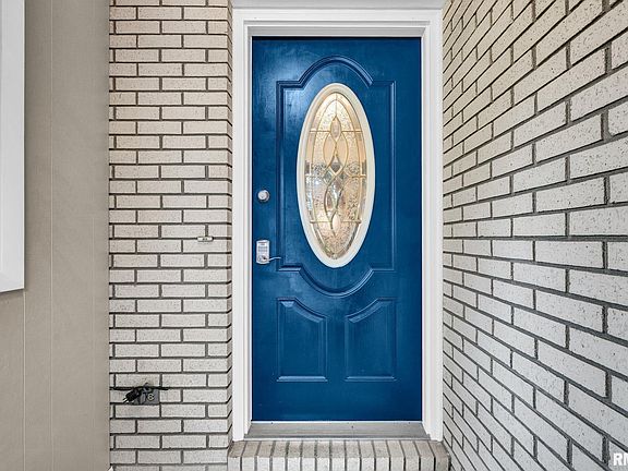 2nd image of 219 W Birchwood St