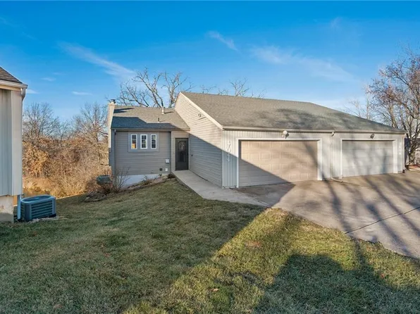 7044 N Askew Ave, Kansas City, MO 64119