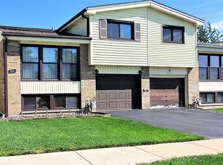 9251 Dee Rd, Des Plaines, IL 60016