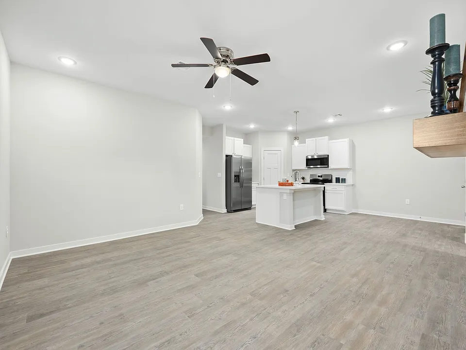 560 W 50th St S #560DUPLEX