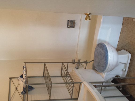 3rd image of 416 Adams St APT 5