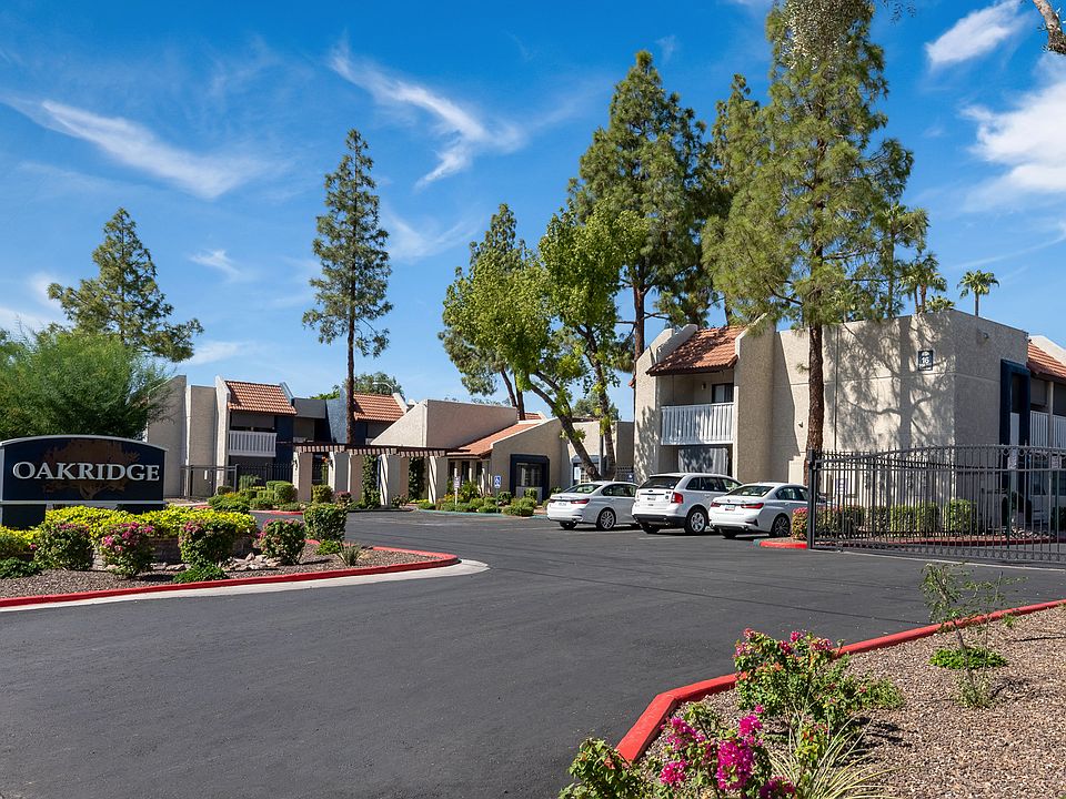 Oakridge Apartments Entrance