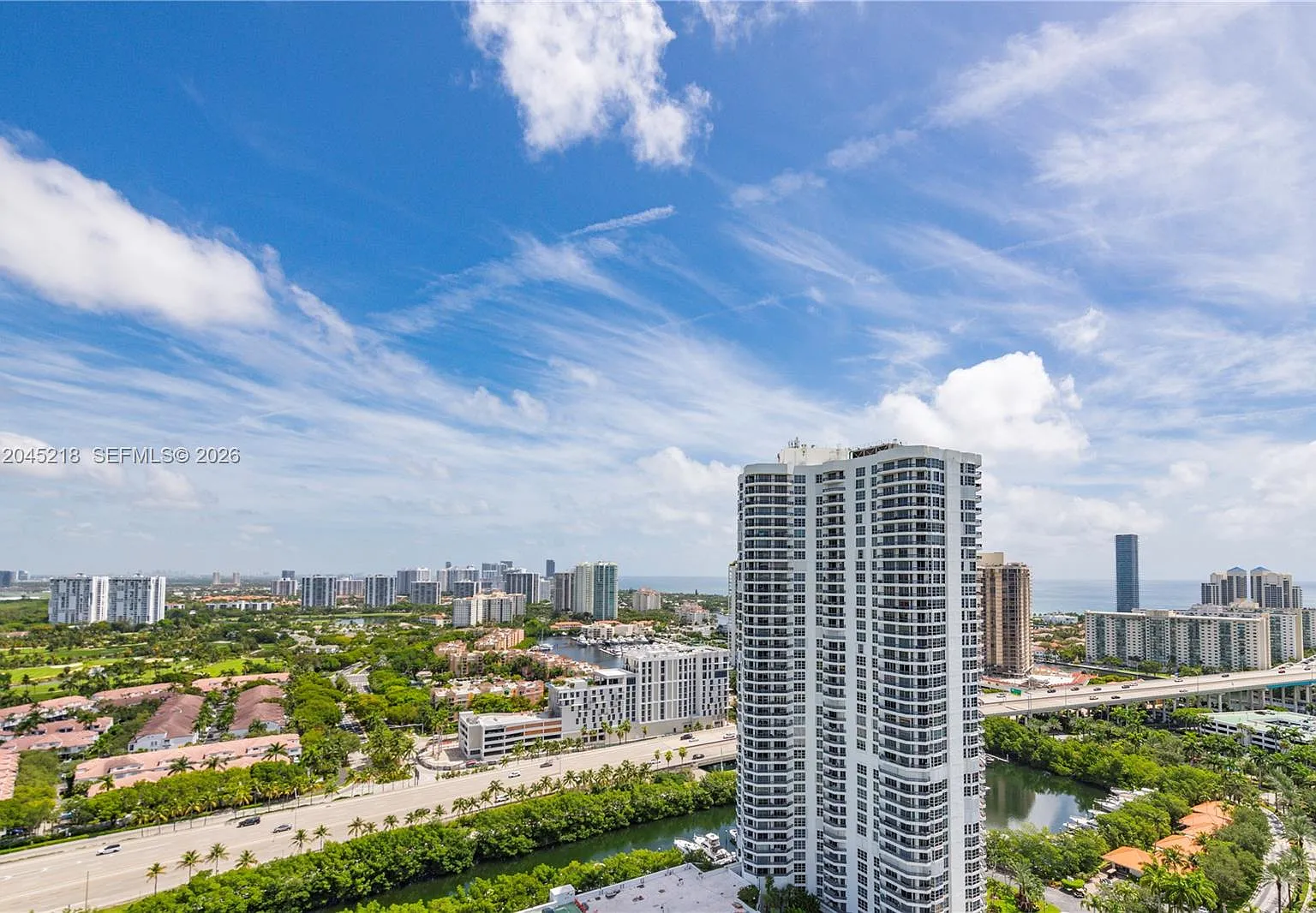 Mystic Pointe Tower 500 C — Photo 2