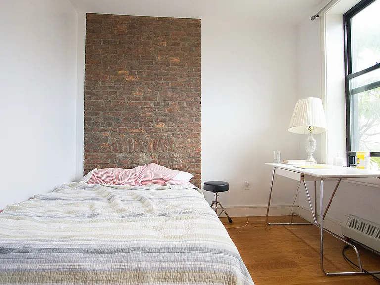 208 Evergreen Ave #2R — Photo 5