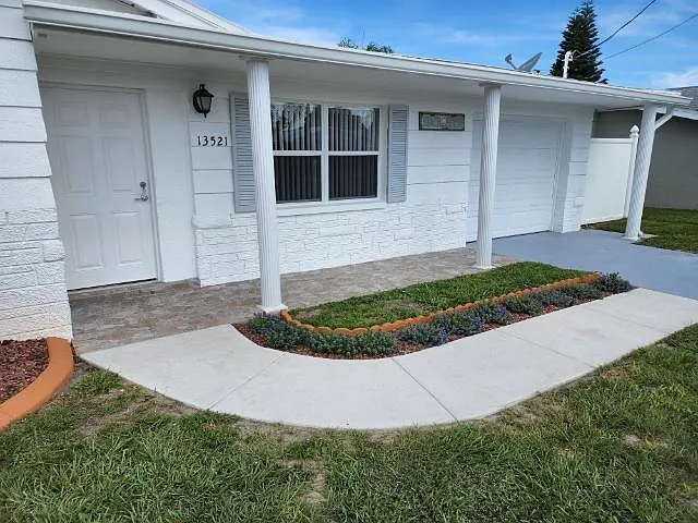 13521 Allyn Dr — Photo 2