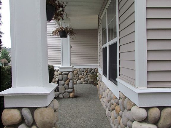4th image of 18316 Silver Creek Ave E