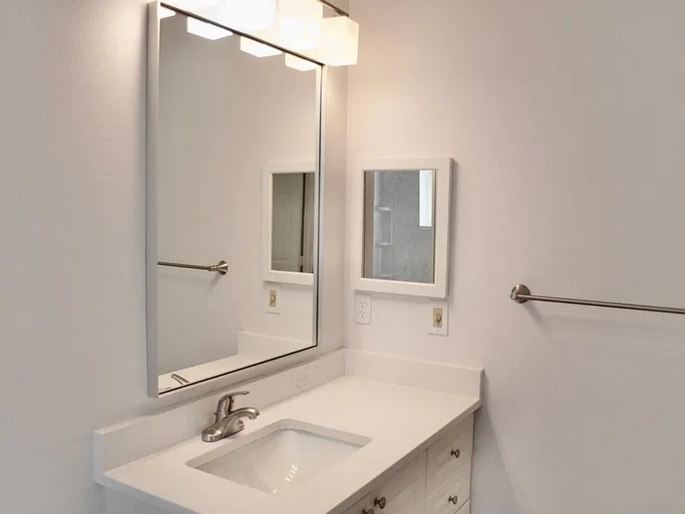 Bellevue Heights Apartments — Photo 22