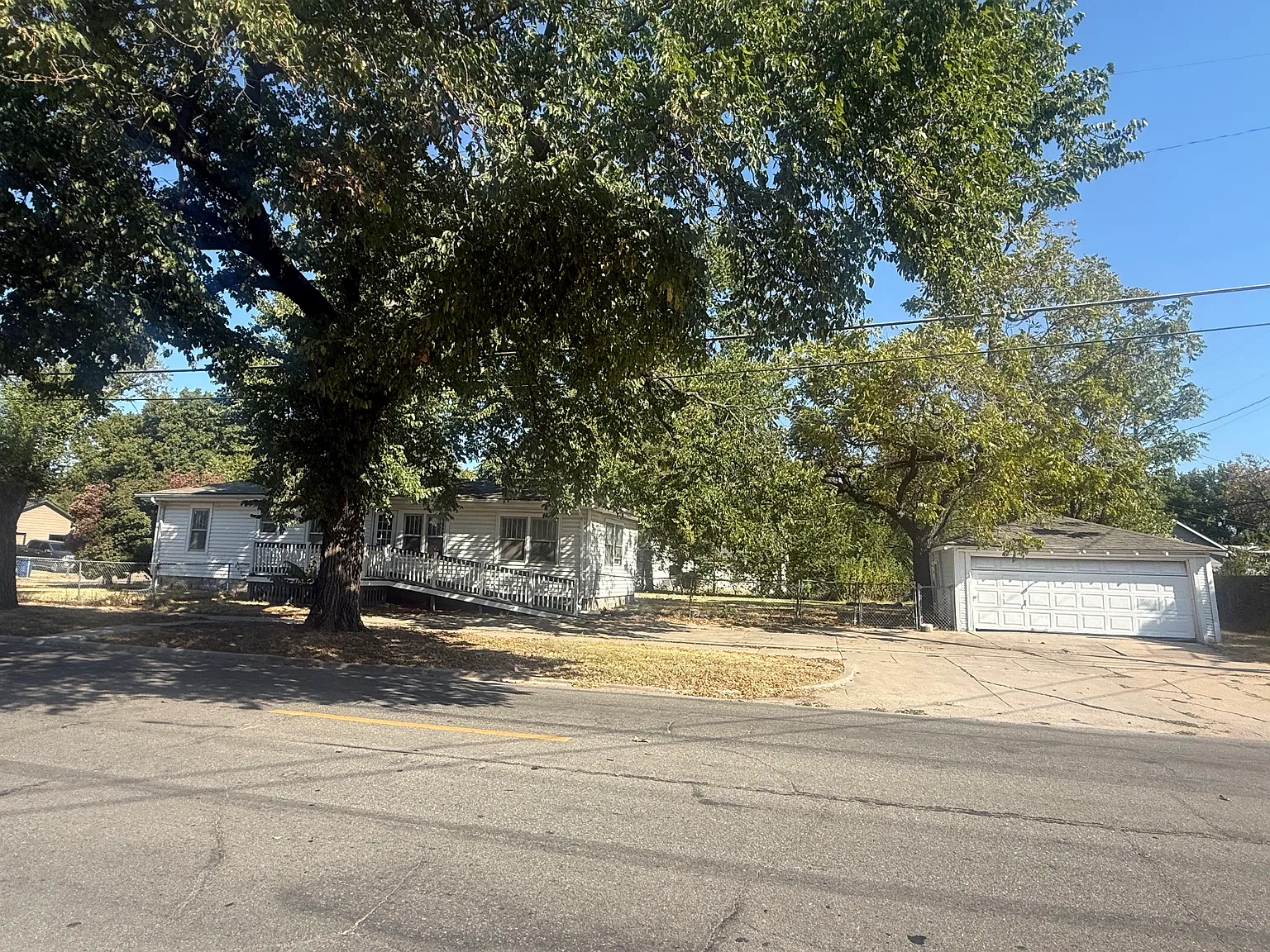 302 N Edwards Ave — Photo 2