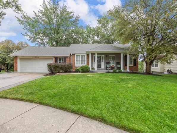 774 Galway Dr, Ballwin, MO 63021