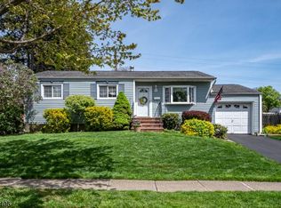 7 Shelley Dr, Hackettstown, NJ 07840