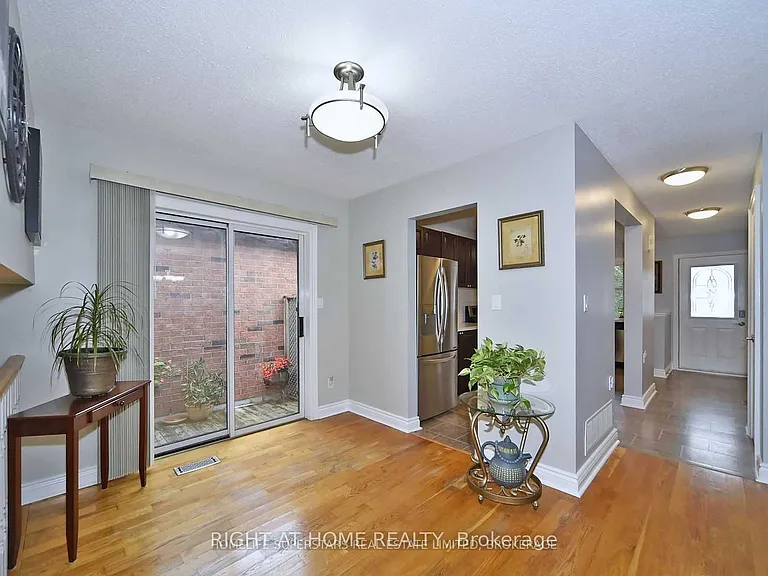 1434 Largo Cres — Photo 10