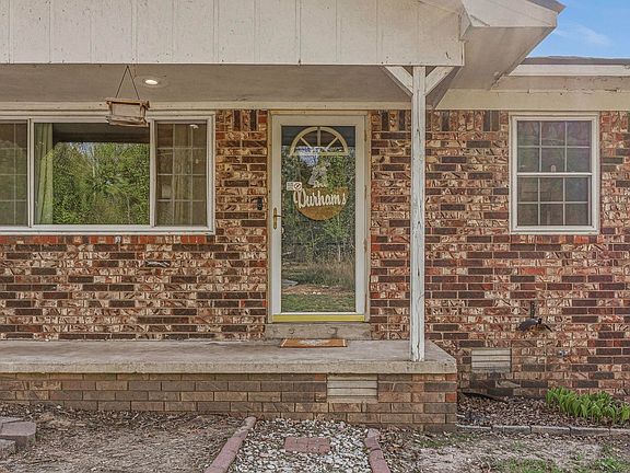 4th image of 904 Ridgecrest St