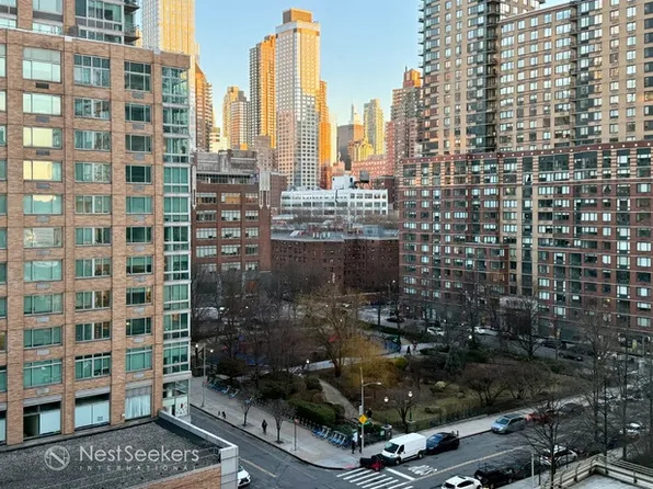 100 Riverside Boulevard image 10 of 22