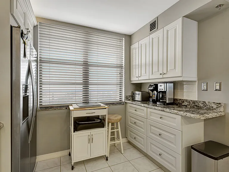 840 Ocean Dr #806 — Photo 16