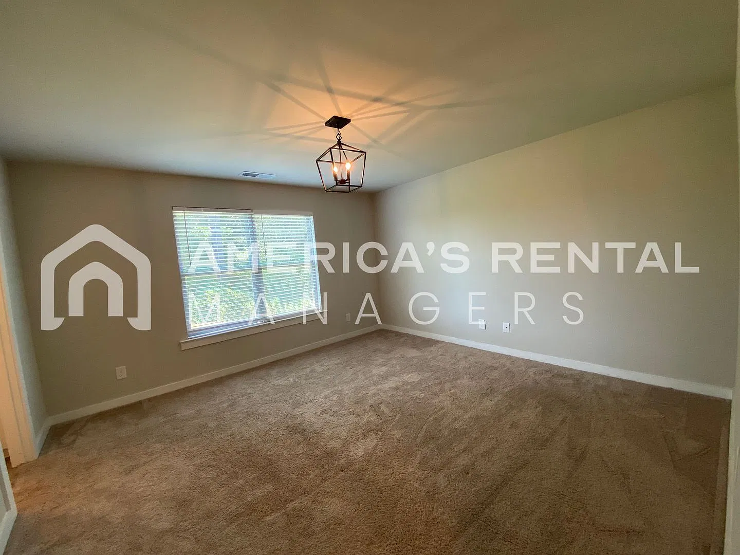 Move In Special - Home For Rent In Weaver, al - Sign A Lease By 10/15 To Receive 1 Free Month's Rent — Photo 3