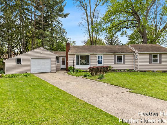 2nd image of 914 Foster Ct NE