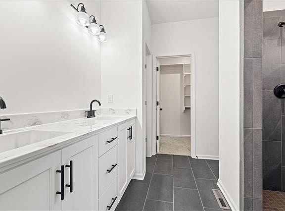 5th image of 1711 Johnston St