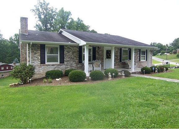4th image of 319 Wonderland Dr