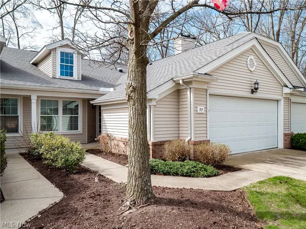 77 Community Dr, Avon Lake, OH 44012